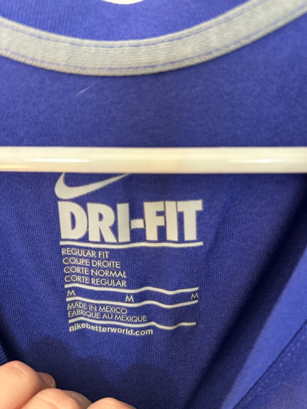 Nike Women’s T-shirt Size Medium - Picture 2 of 3